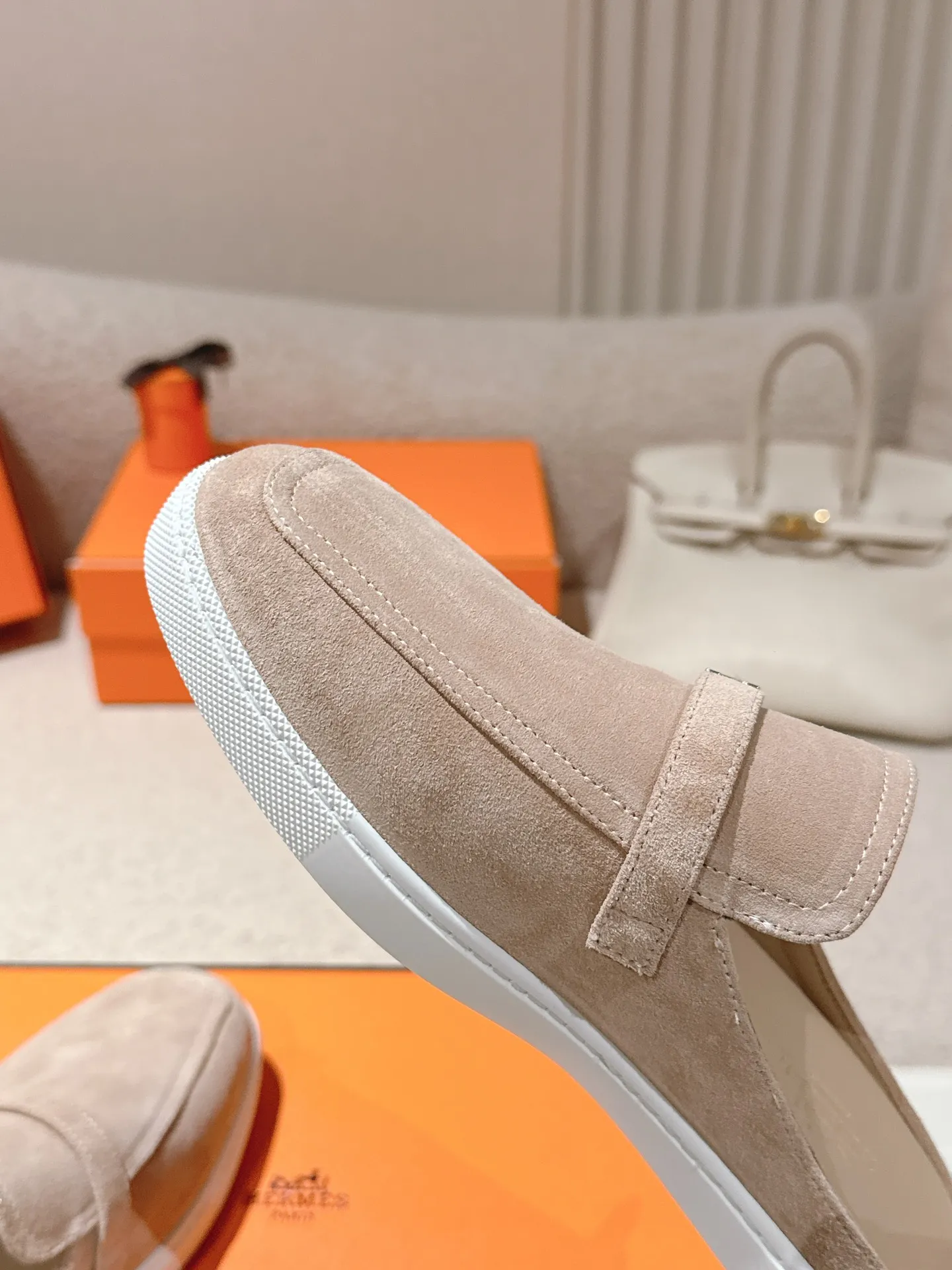 Men's men's shoes 💰560💰 Hermes 25ss new autumn and winter loafers, British retro design, classic and durable! Original reverse mold last, the ultimate 1:1 shape. Fabric: Cow suede/calfskin Lining: Imported sheepskin lining Outsole: Open-molded rubber sole Size: 35-45